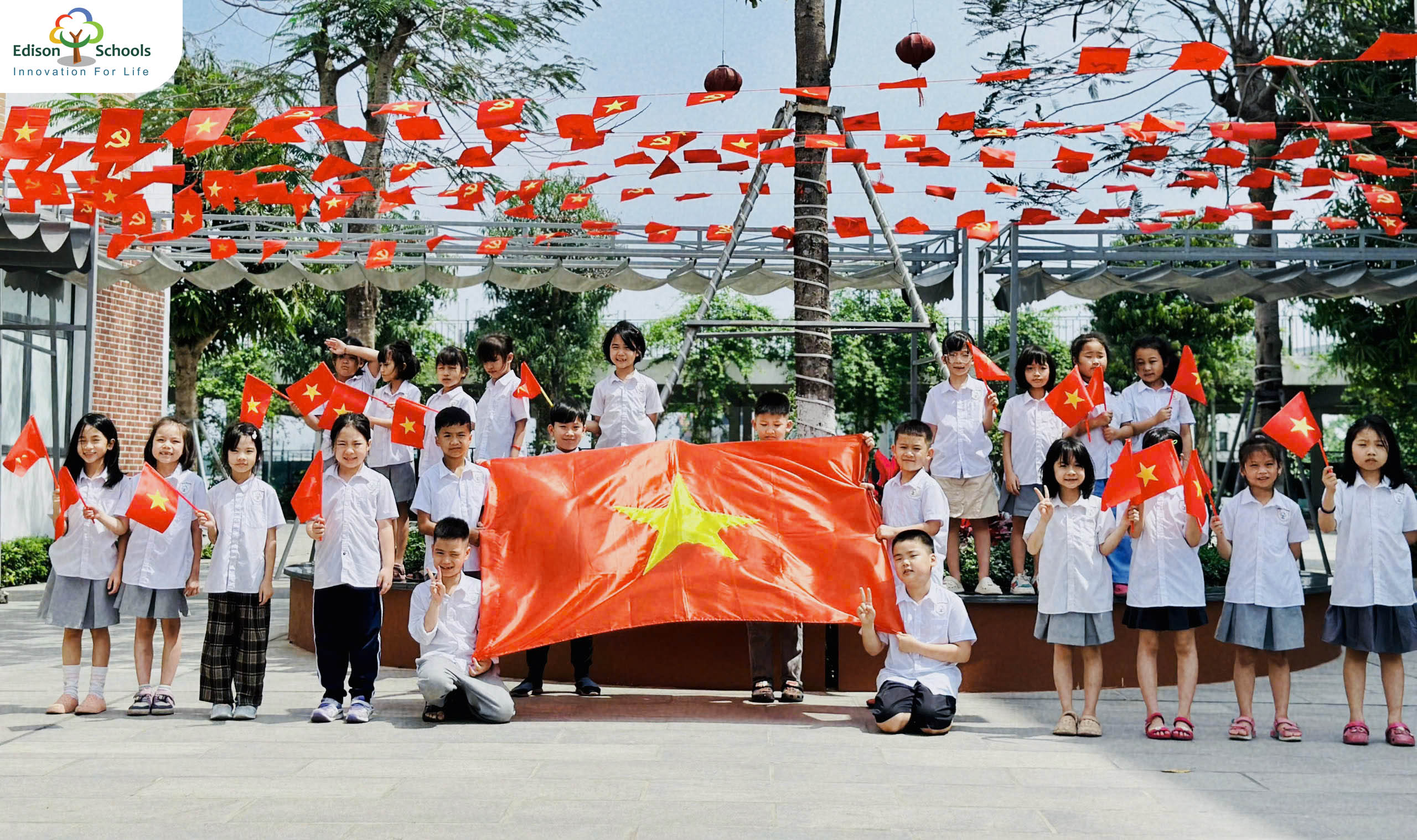 HOÀ BÌNH THẬT ĐẸP VỚI SẮC CỜ ĐỎ SAO VÀNG RỰC RỠ PHỦ KHẮP EDISON SCHOOLS